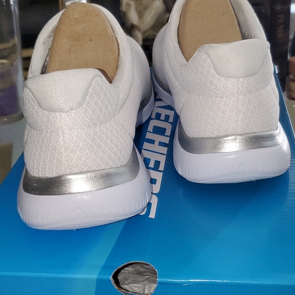 🆕️NWT Skechers Summit Sneaker Size 7 W - Picture 4 of 7